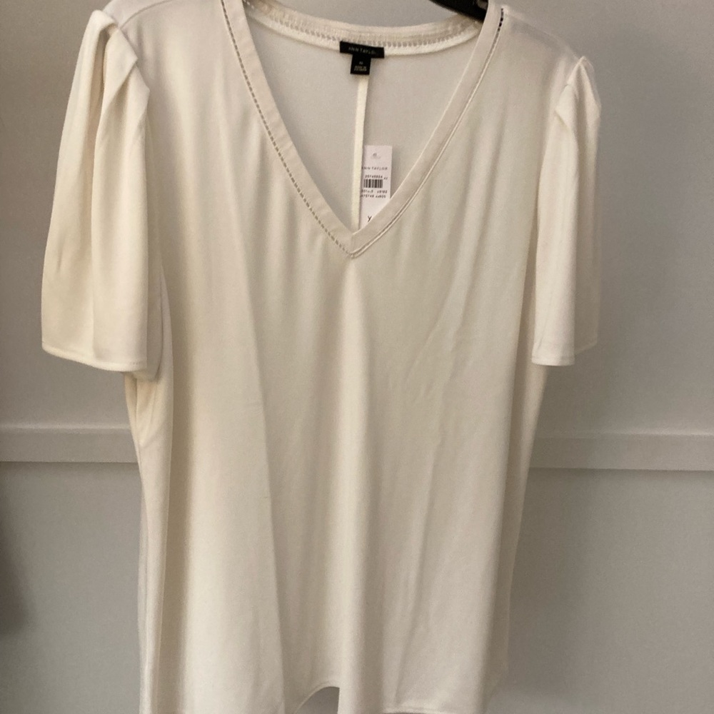 NWT xl Ann Taylor cutout v neck puff sleeve blouse in winter white (ivory)